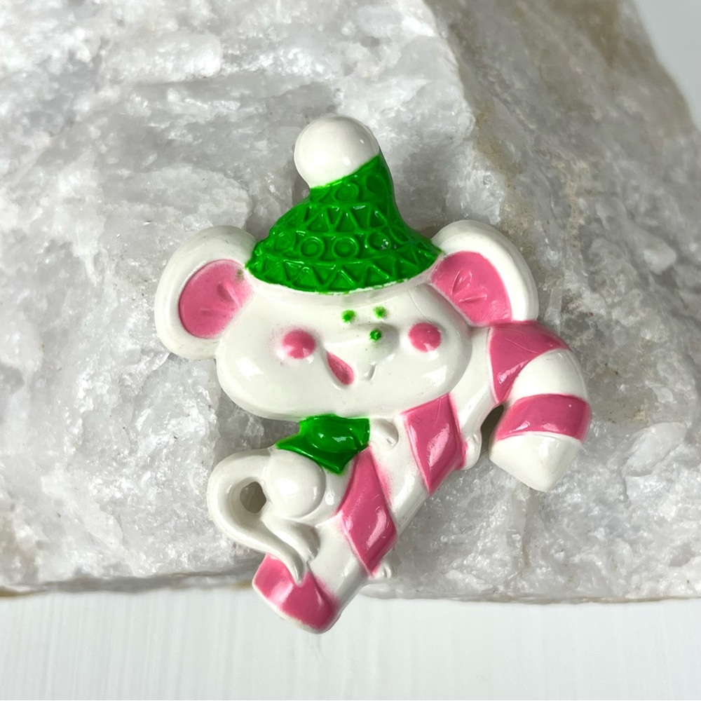 Vintage Avon Lickety Stick Mouse Christmas Pin 1974